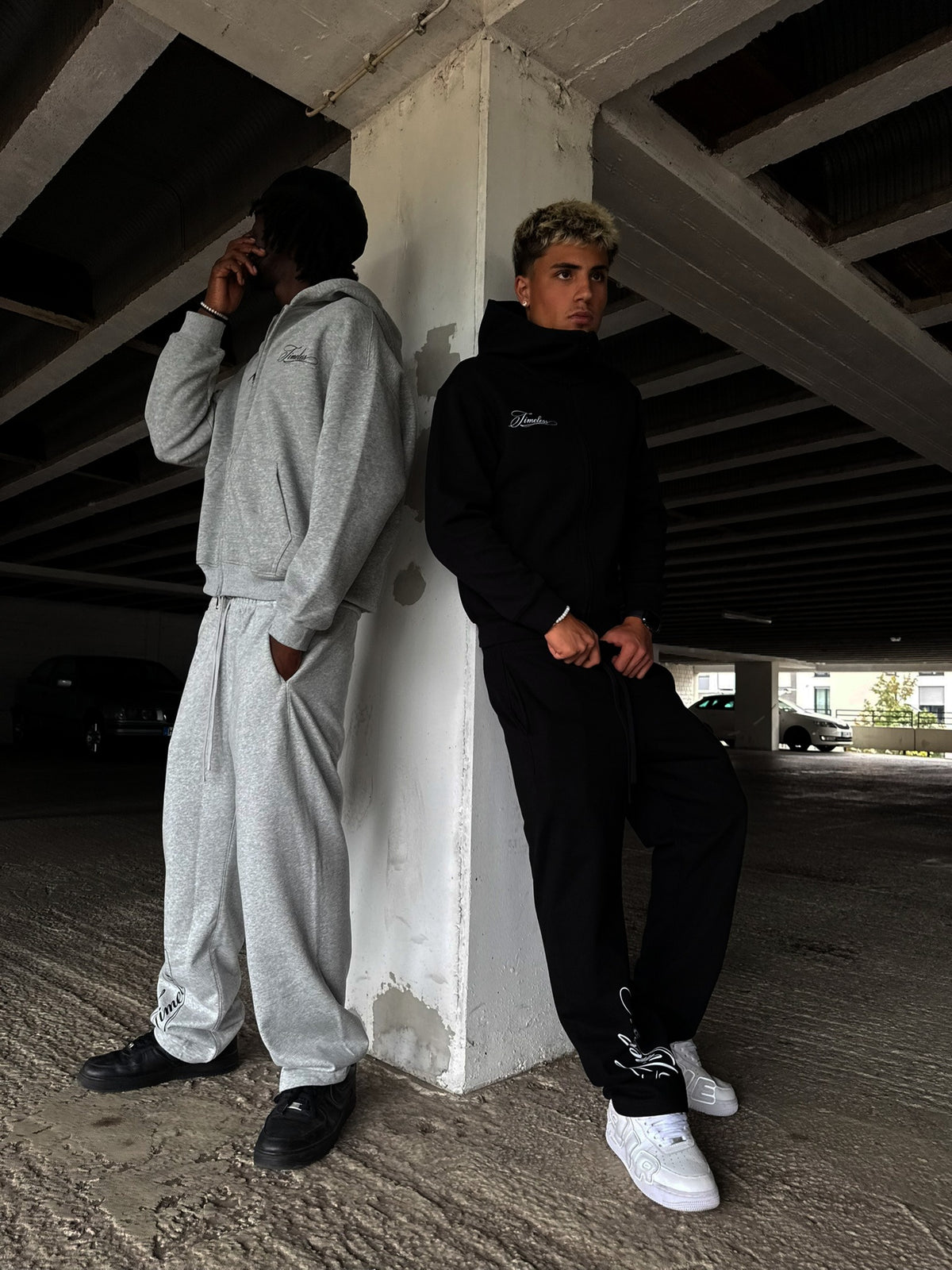 "Script" - Timeless Tech Zipper